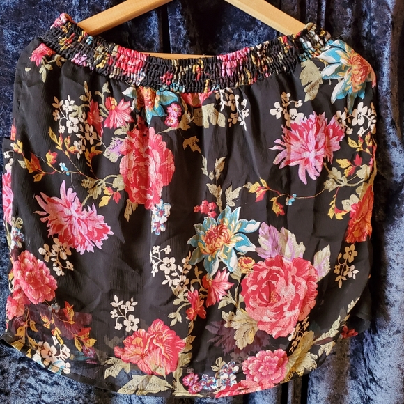 F21 black & multicolored floral mini skirt with pockets - Picture 2 of 6